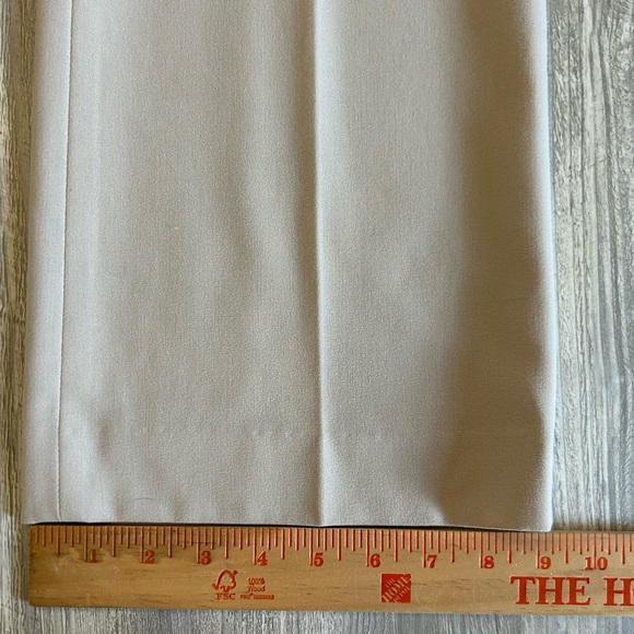 Anne Klein Women's Beige Viscose Blend Dress Pants Trousers Measures 35” x 32”. - Picture 10 of 10